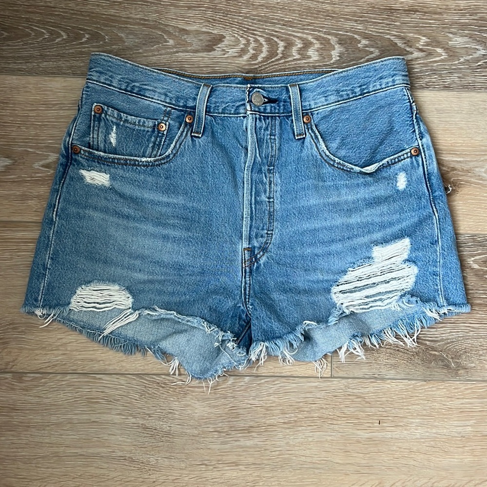 EUC Levi’s 501 Cut Off Shorts